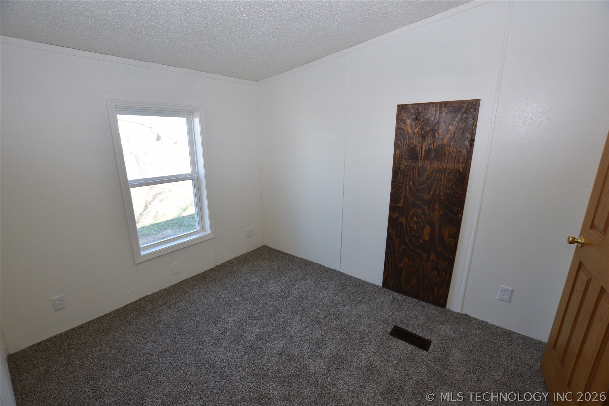 413 W Willow Street Property Photo 31