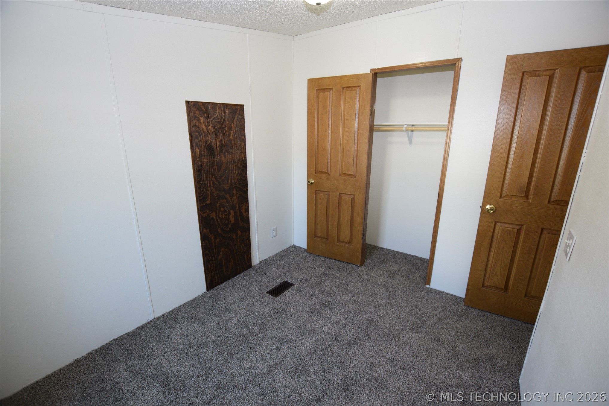 413 W Willow Street Property Photo 32