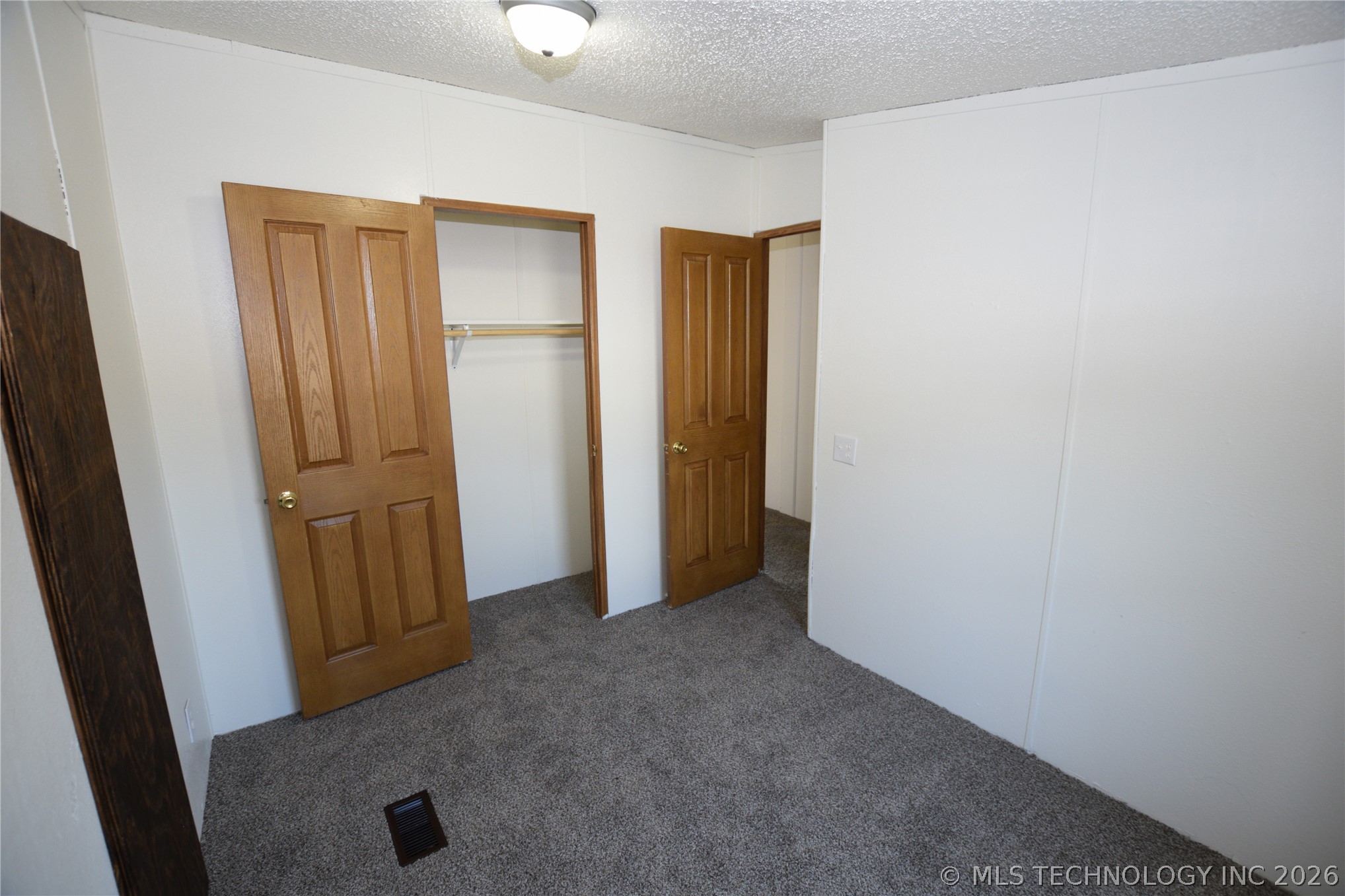 413 W Willow Street Property Photo 33