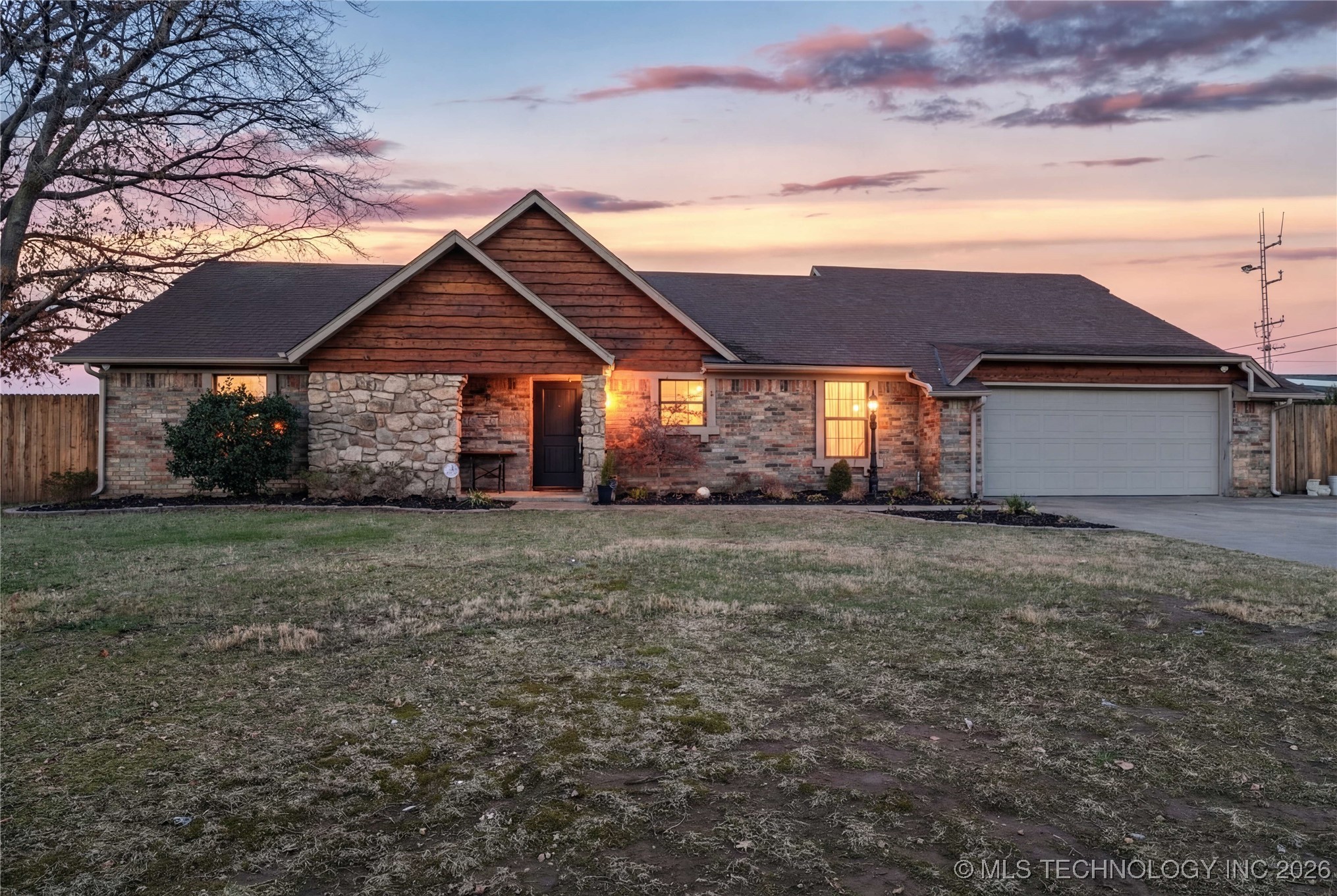 9606 S Maybelle Avenue Property Photo 1