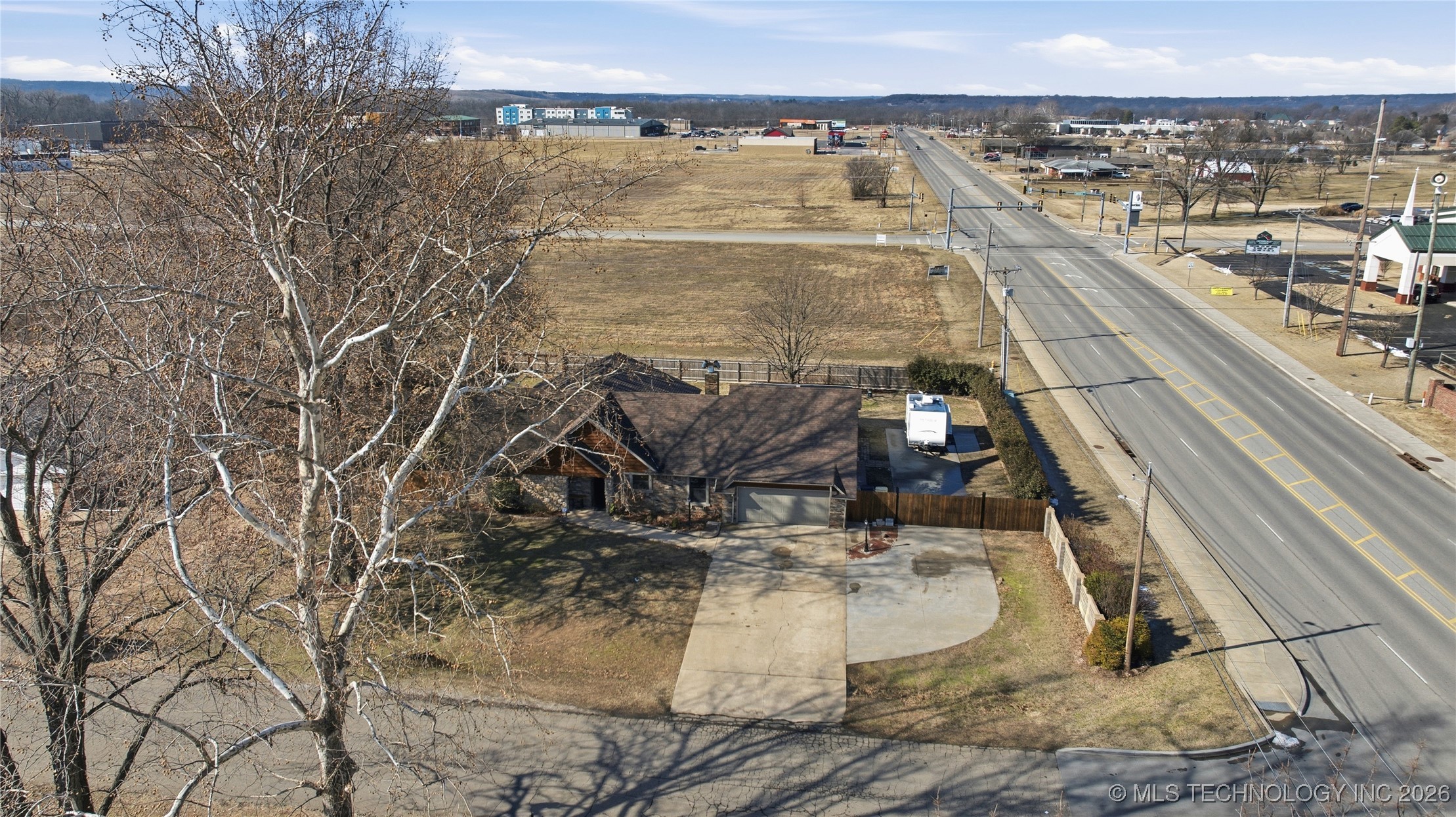 9606 S Maybelle Avenue Property Photo 3