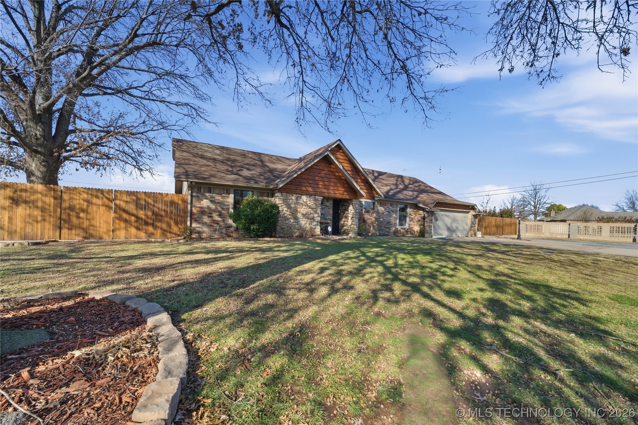 9606 S Maybelle Avenue Property Photo 5