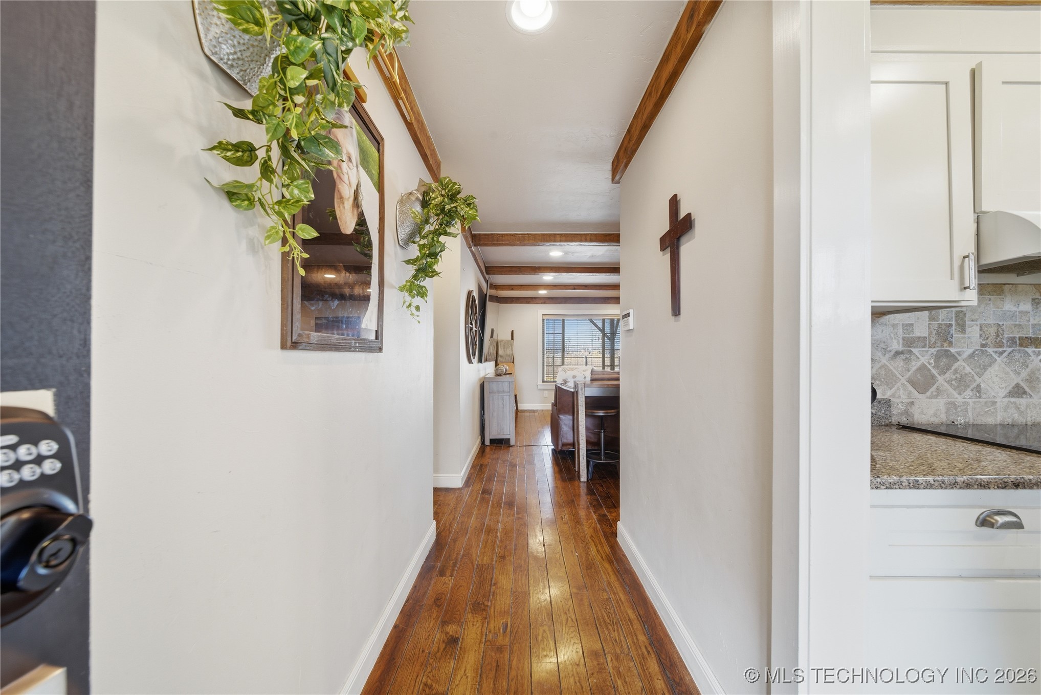 9606 S Maybelle Avenue Property Photo 7