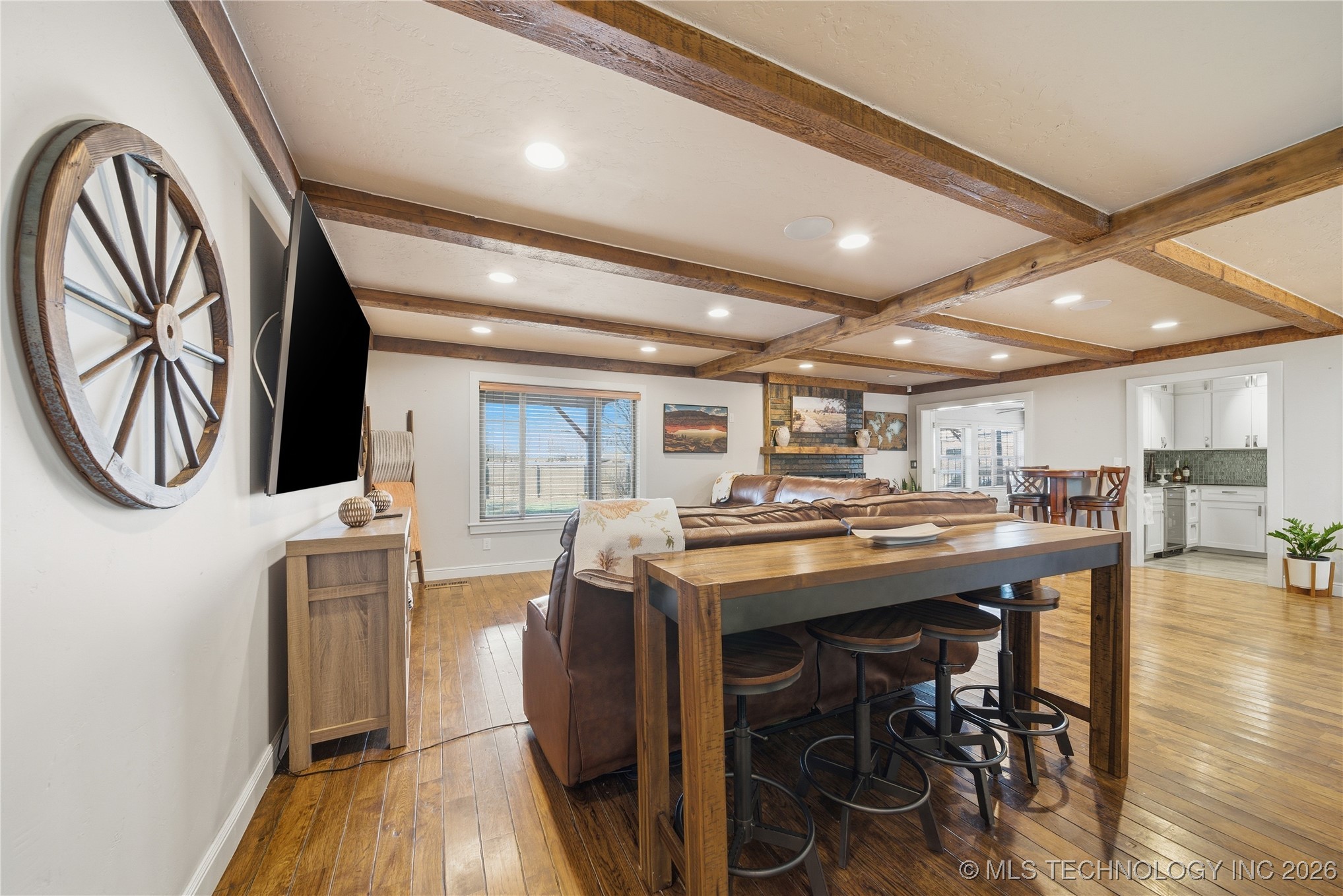 9606 S Maybelle Avenue Property Photo 8