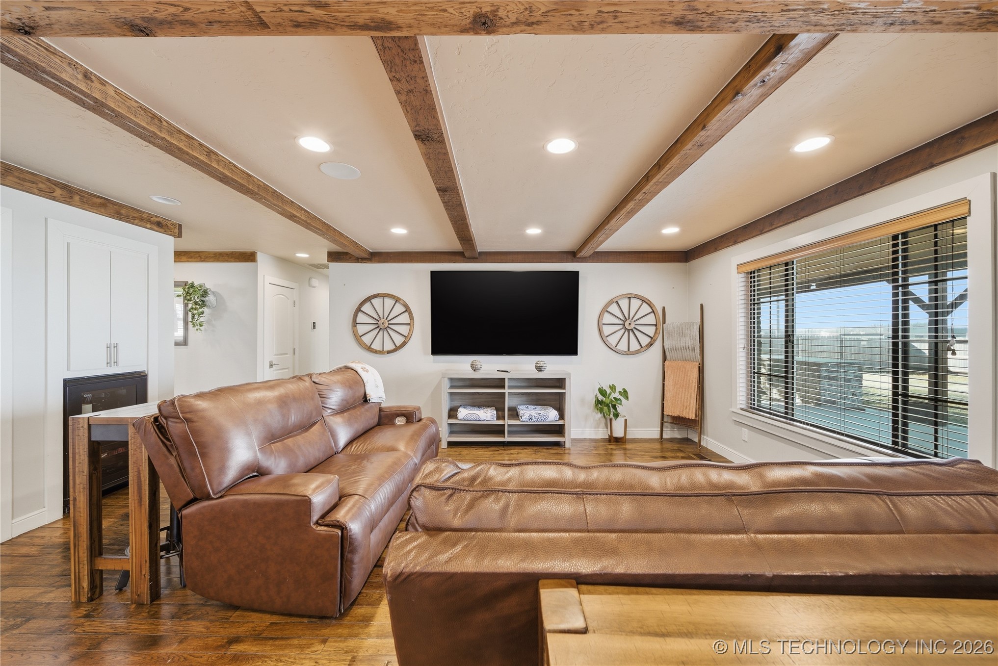 9606 S Maybelle Avenue Property Photo 10