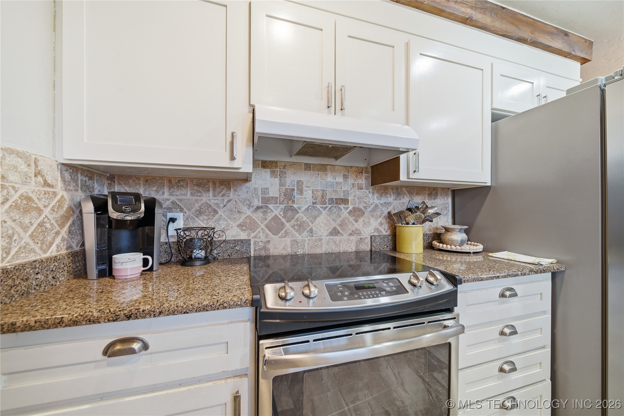 9606 S Maybelle Avenue Property Photo 15