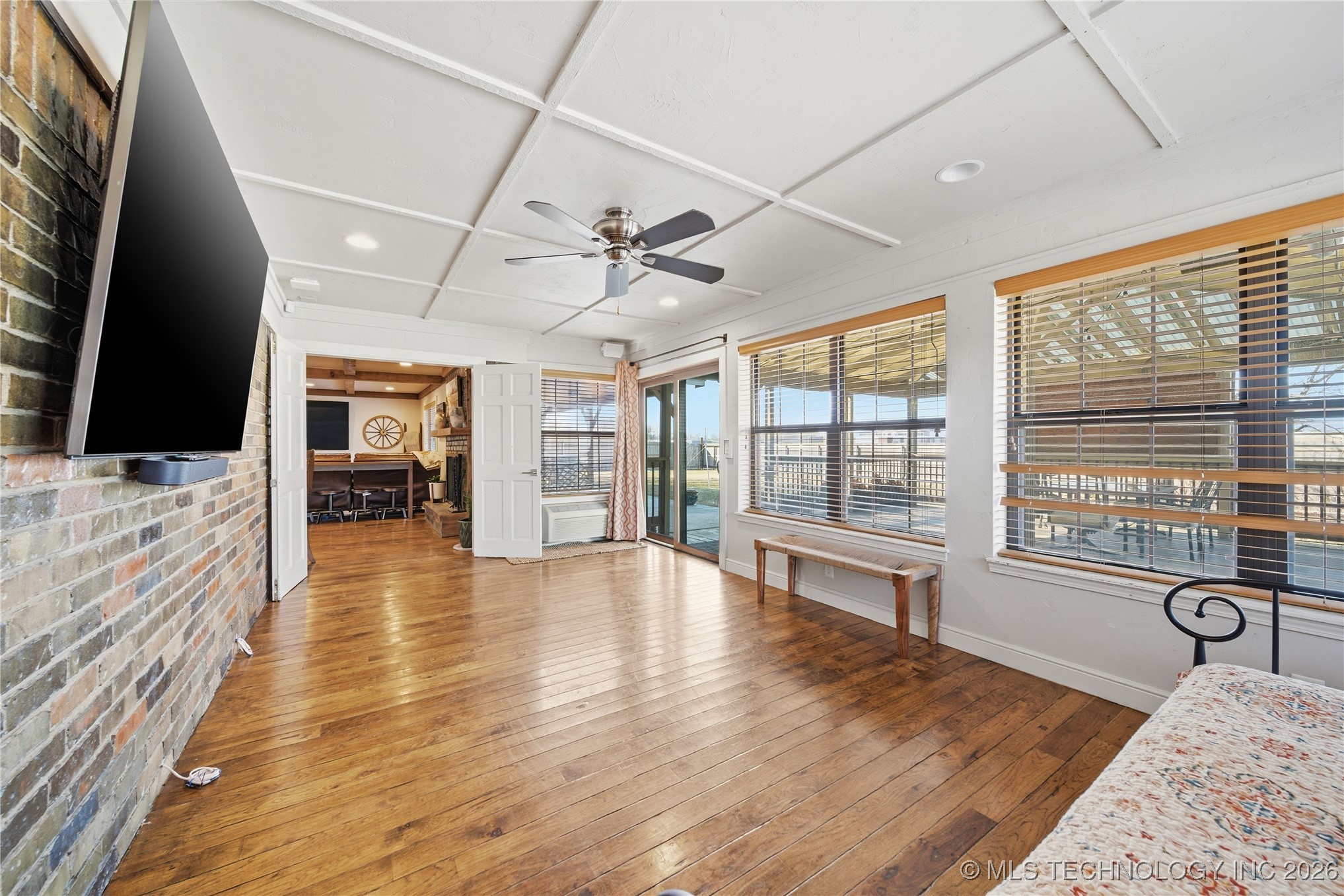 9606 S Maybelle Avenue Property Photo 21