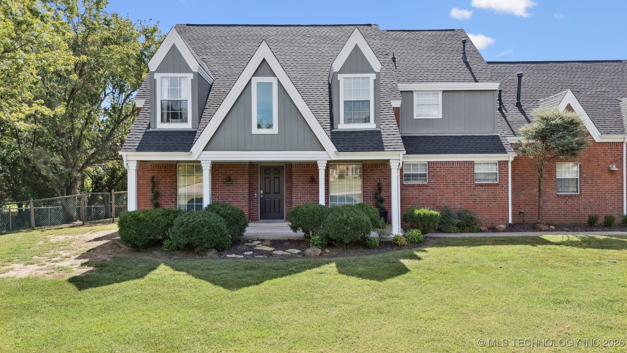 4704 W 88th Street Property Photo 4