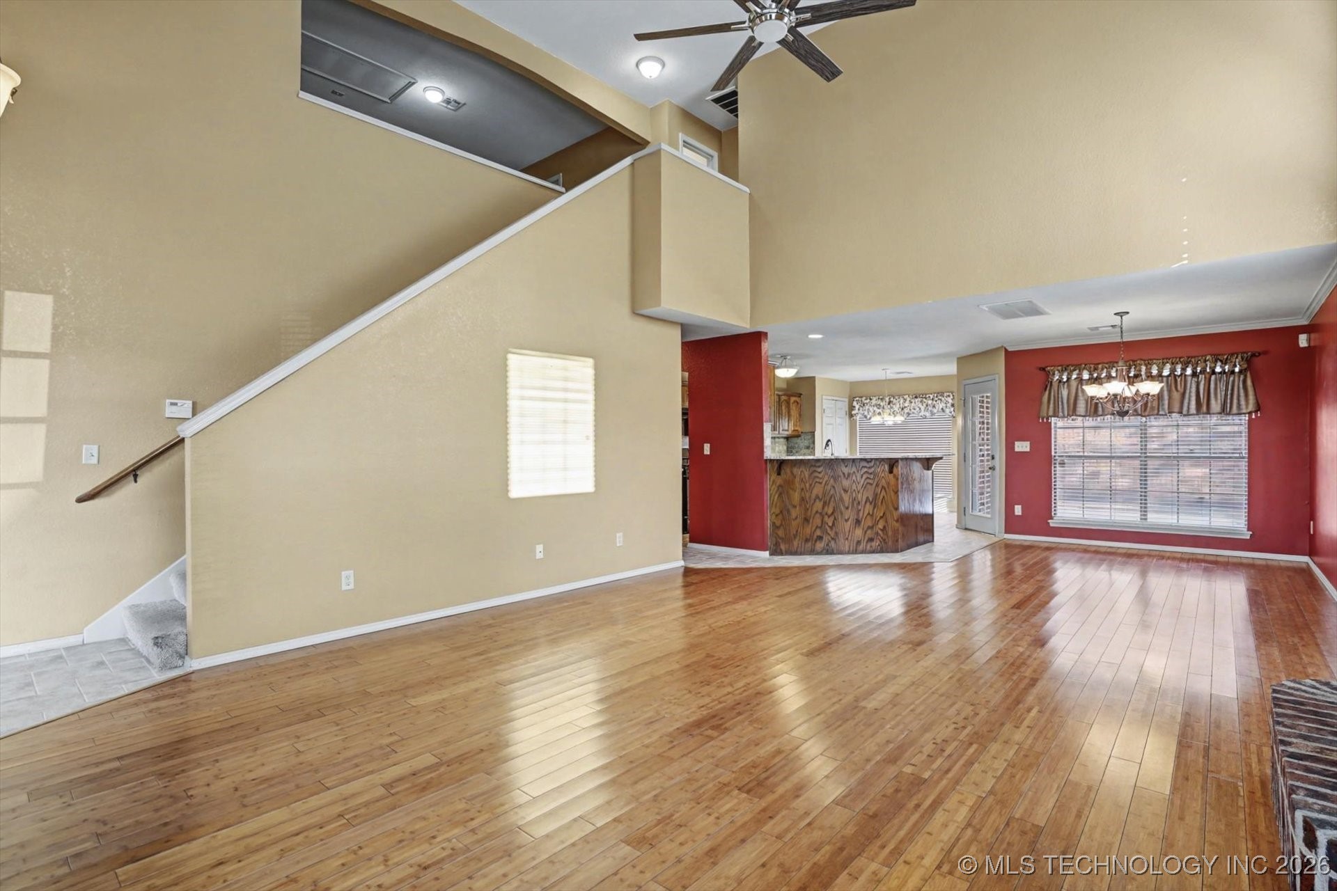 1601 E Holly Avenue Property Photo 4