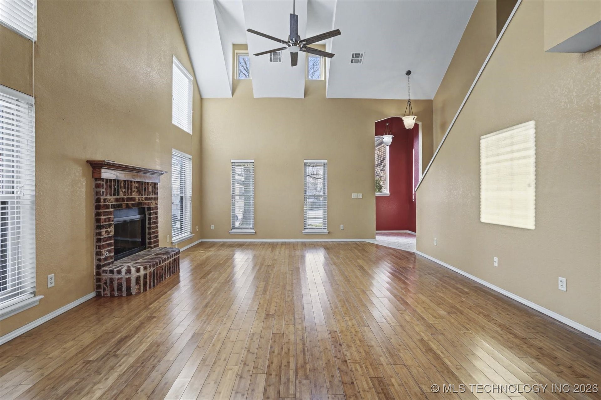 1601 E Holly Avenue Property Photo 5