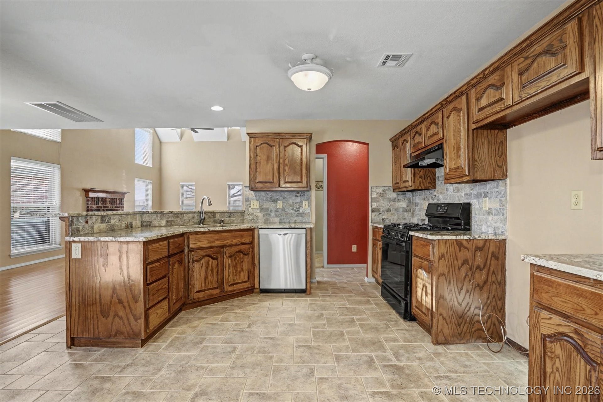 1601 E Holly Avenue Property Photo 7