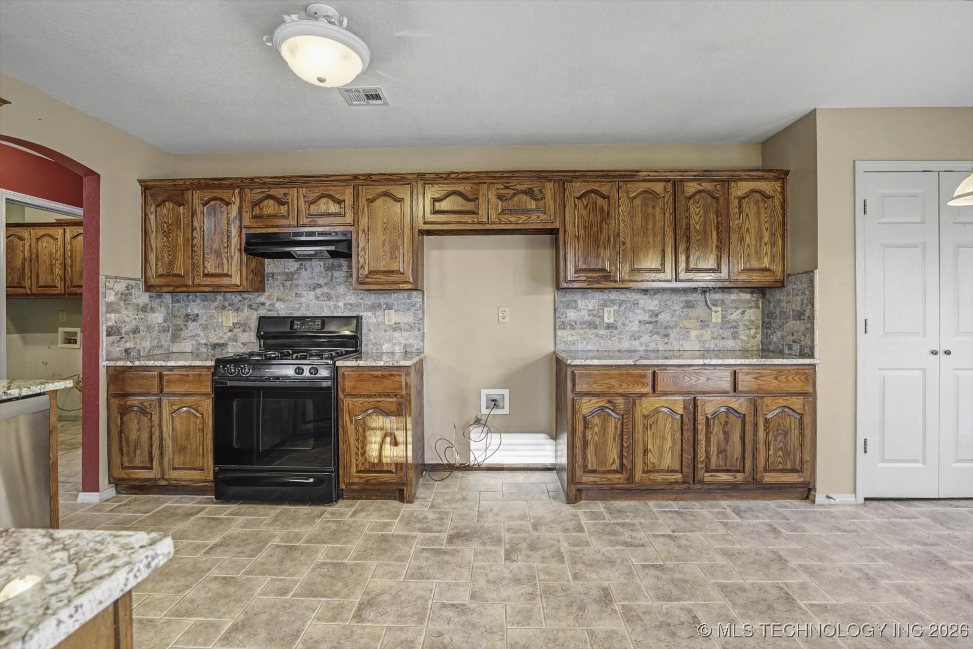 1601 E Holly Avenue Property Photo 8