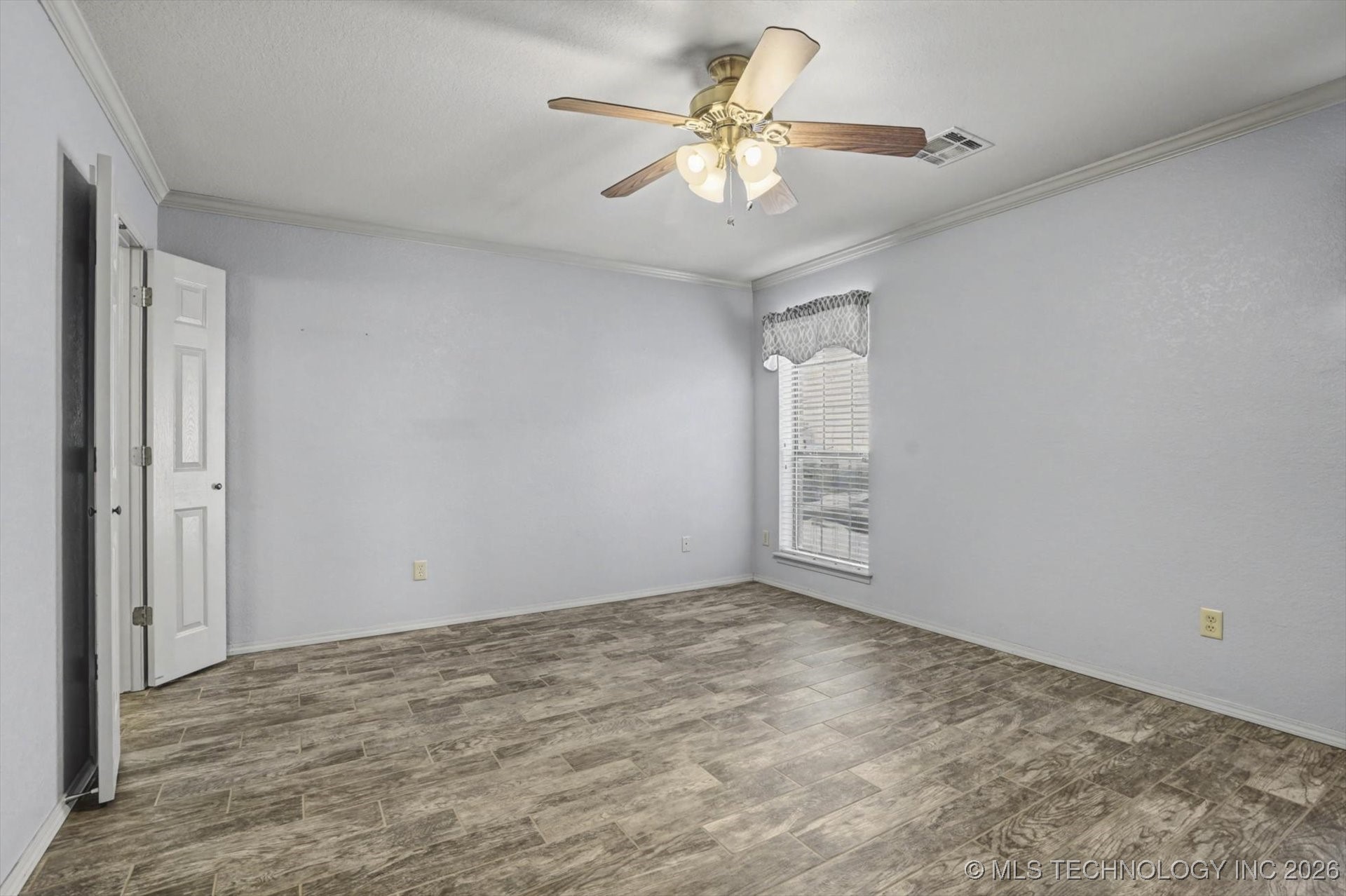 1601 E Holly Avenue Property Photo 12