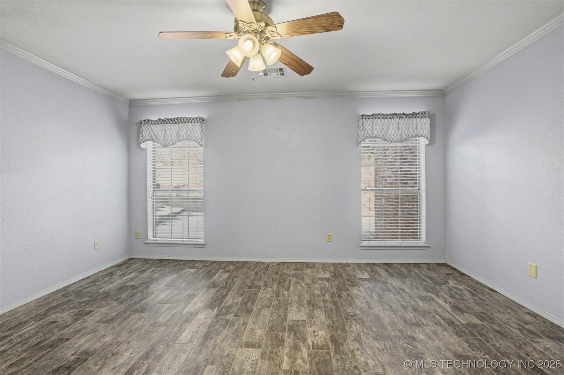 1601 E Holly Avenue Property Photo 13