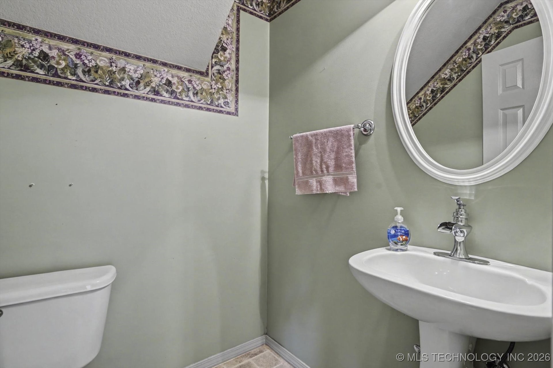 1601 E Holly Avenue Property Photo 17