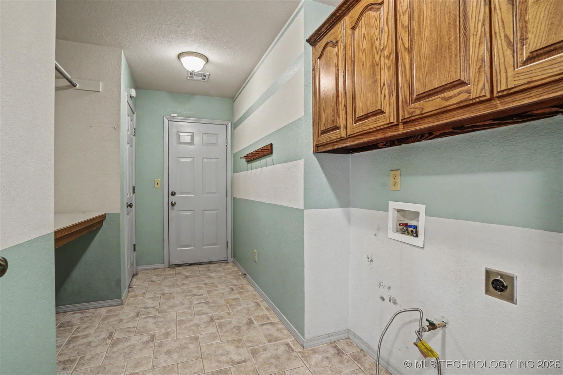 1601 E Holly Avenue Property Photo 18