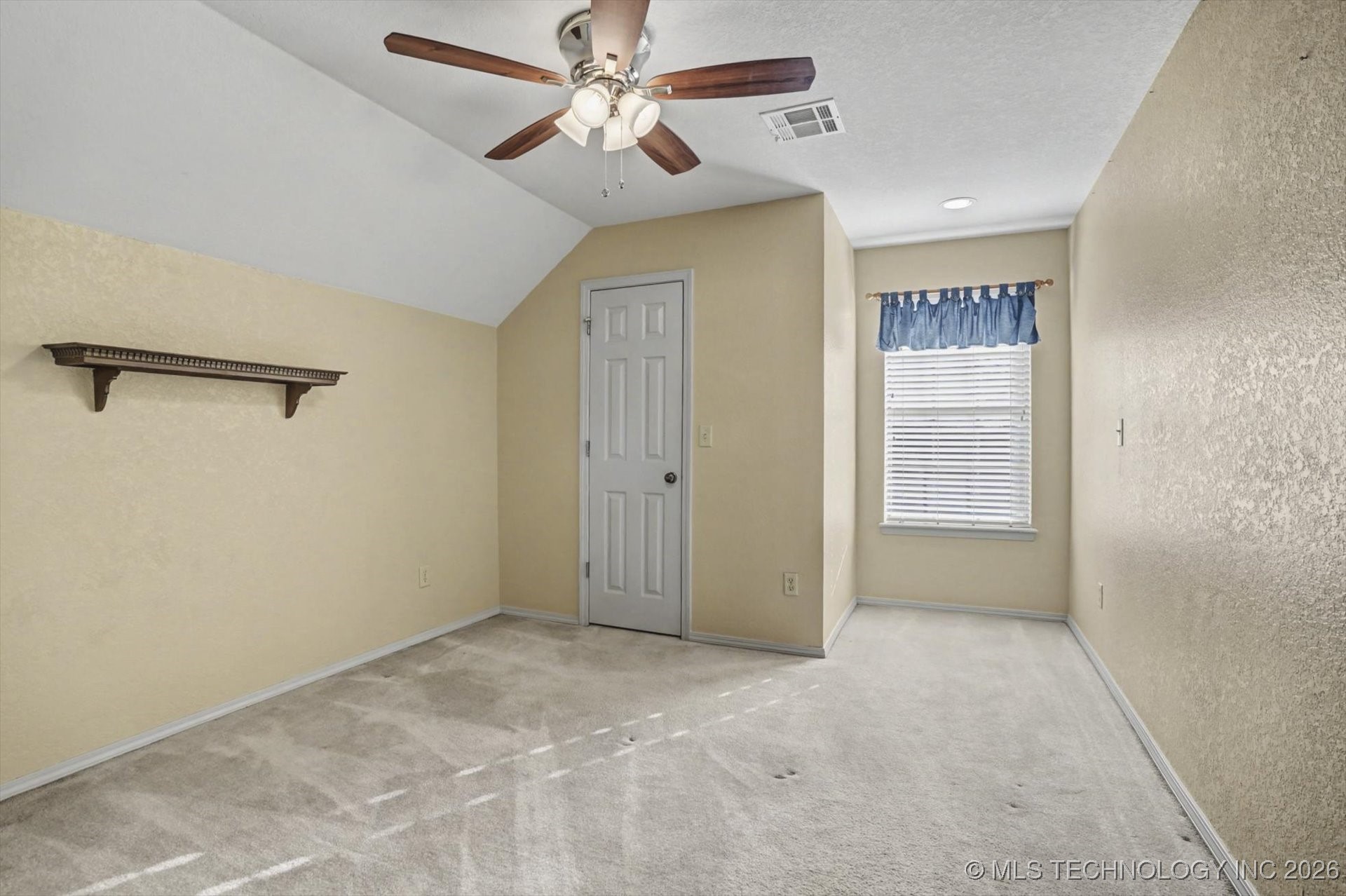 1601 E Holly Avenue Property Photo 20