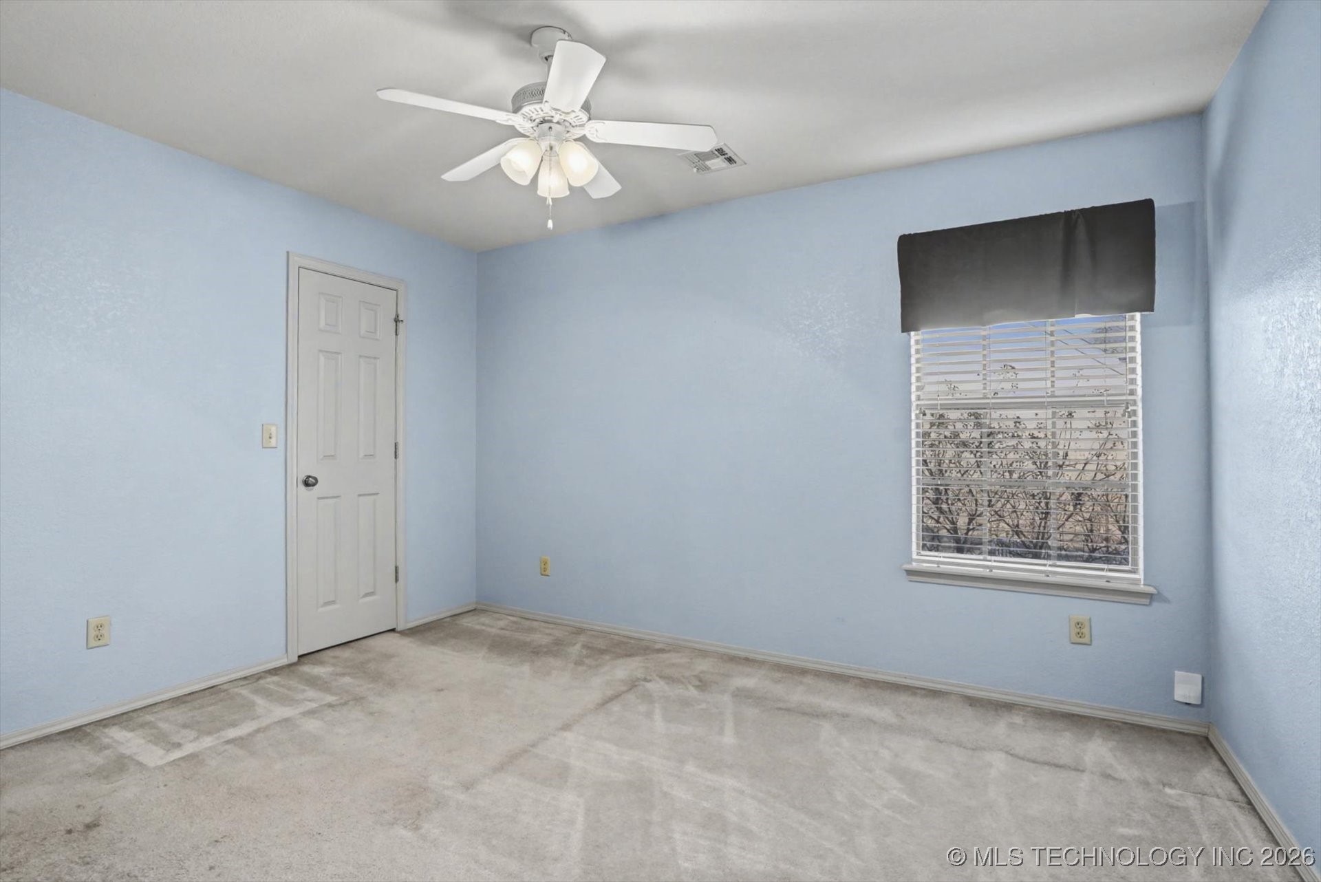 1601 E Holly Avenue Property Photo 26