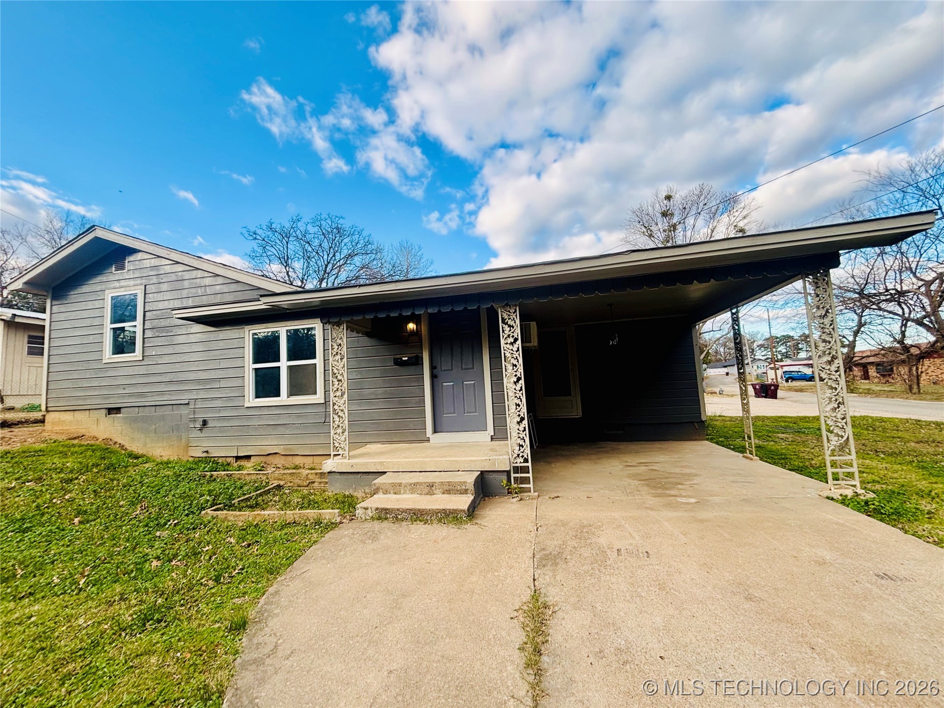 800 W Grand Avenue Property Photo 2