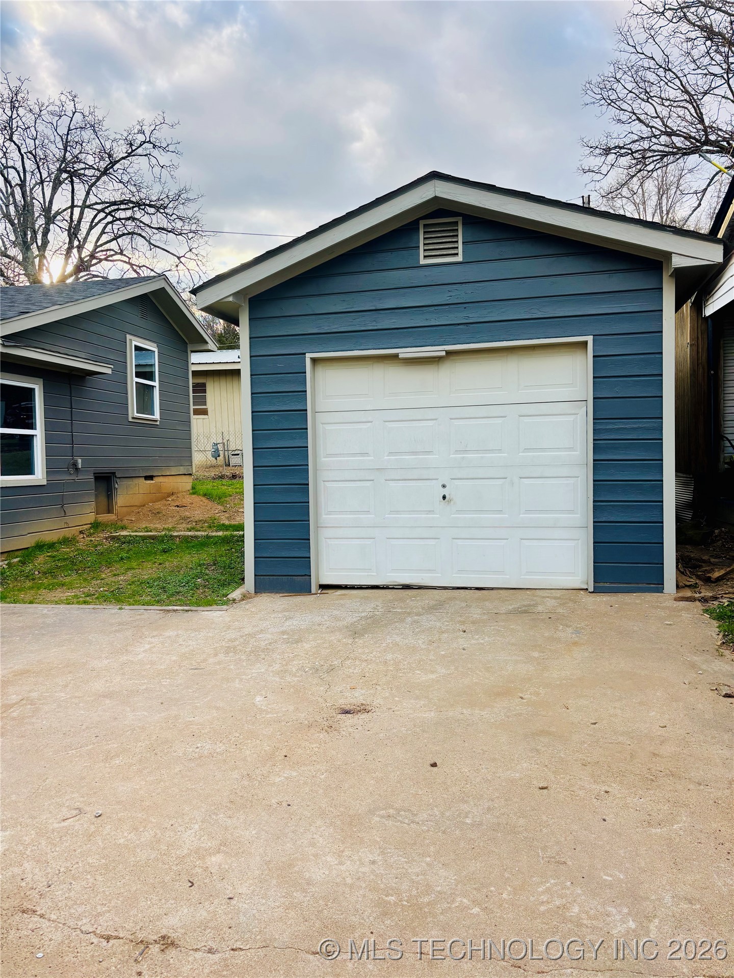 800 W Grand Avenue Property Photo 5