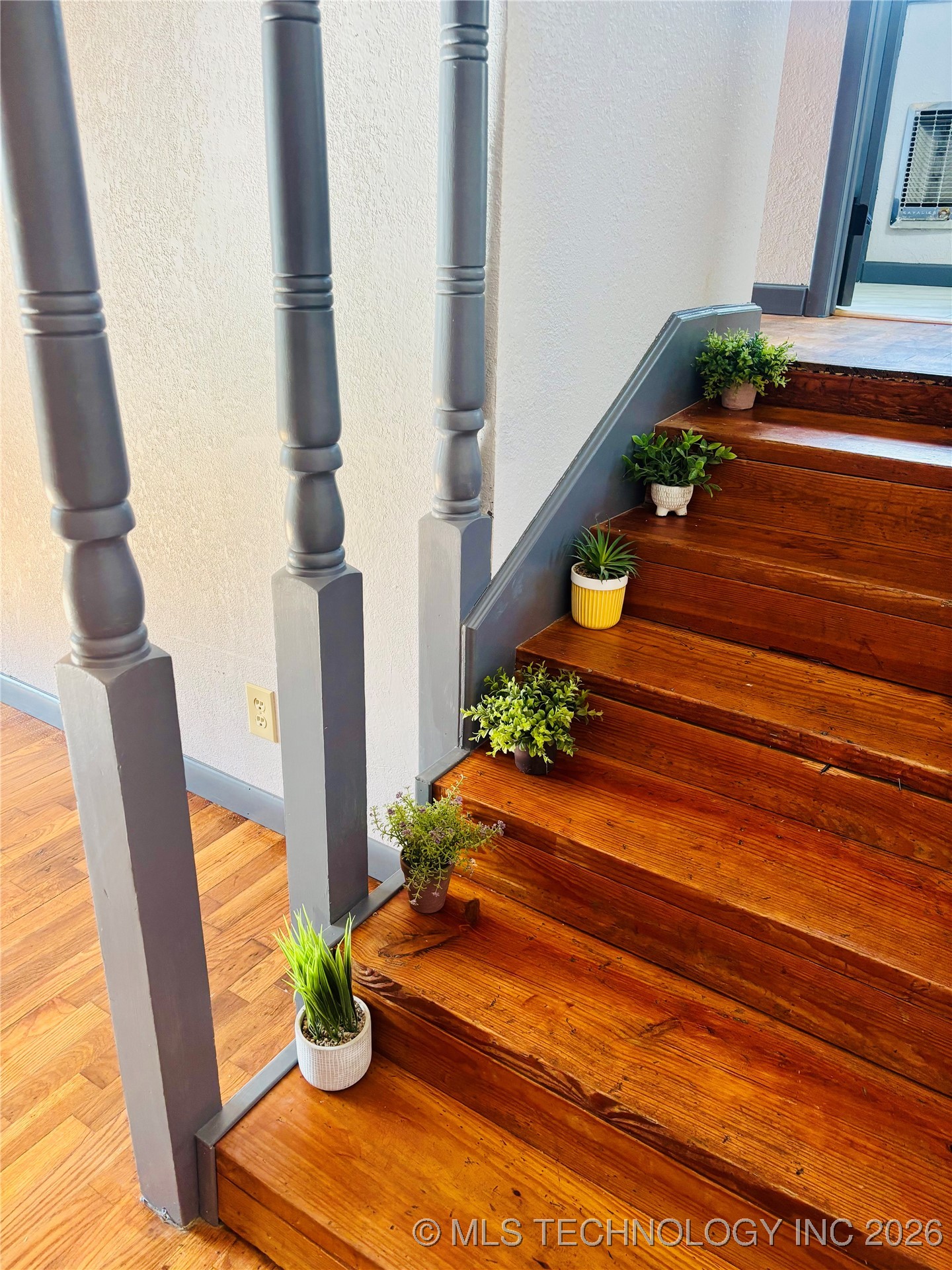 800 W Grand Avenue Property Photo 10