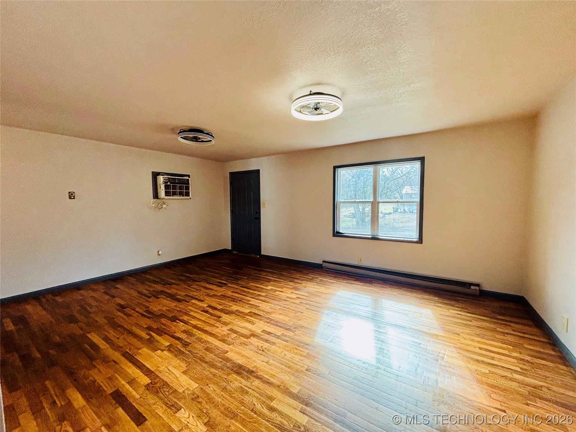 800 W Grand Avenue Property Photo 12