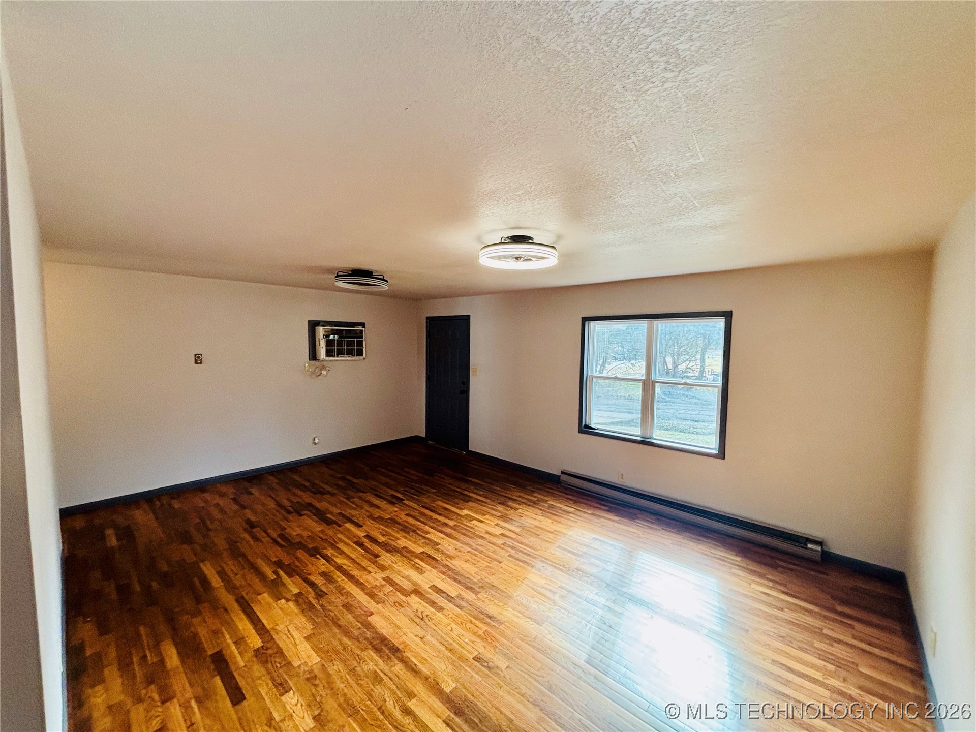 800 W Grand Avenue Property Photo 14