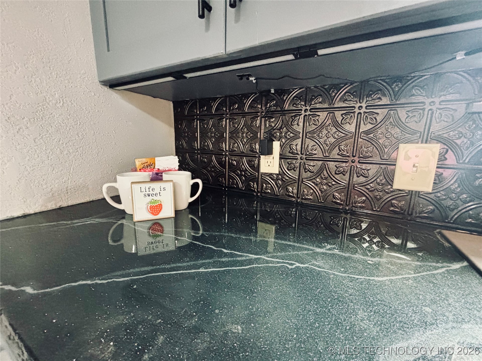 800 W Grand Avenue Property Photo 18