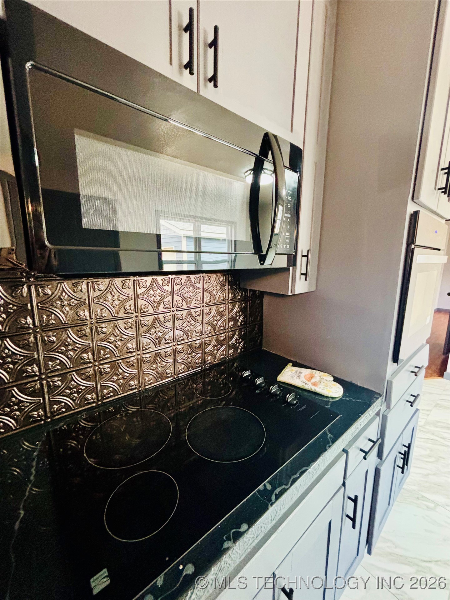 800 W Grand Avenue Property Photo 21