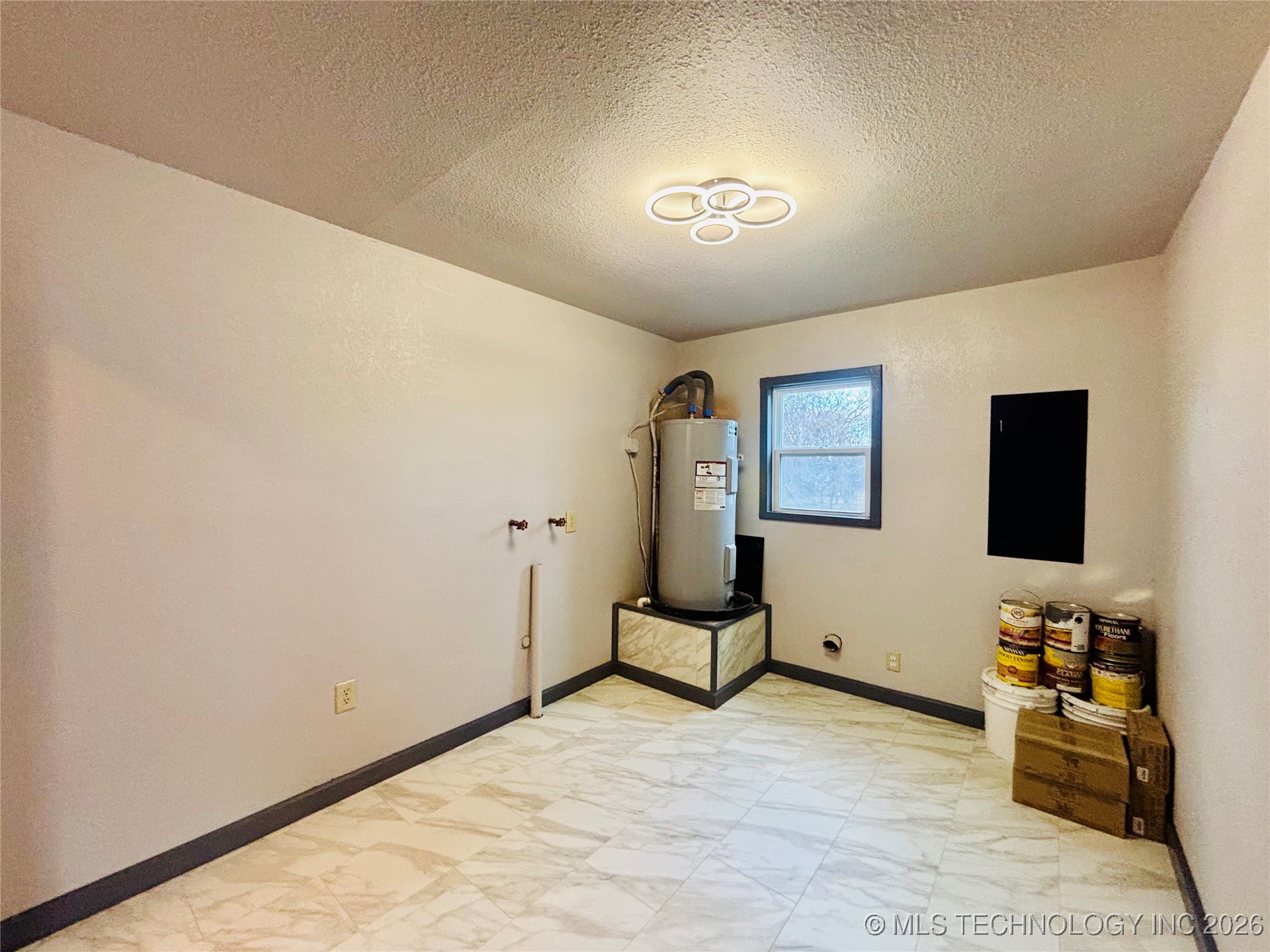 800 W Grand Avenue Property Photo 31