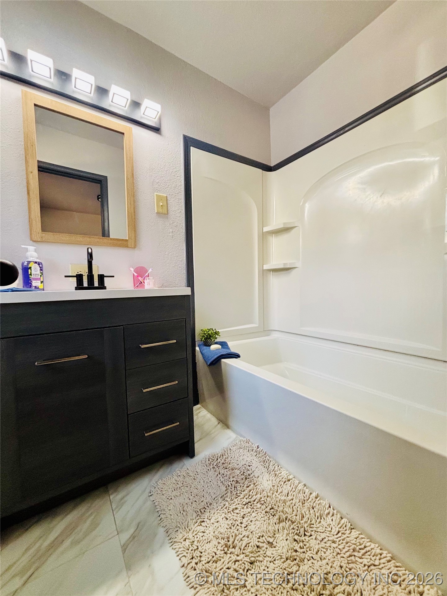 800 W Grand Avenue Property Photo 34