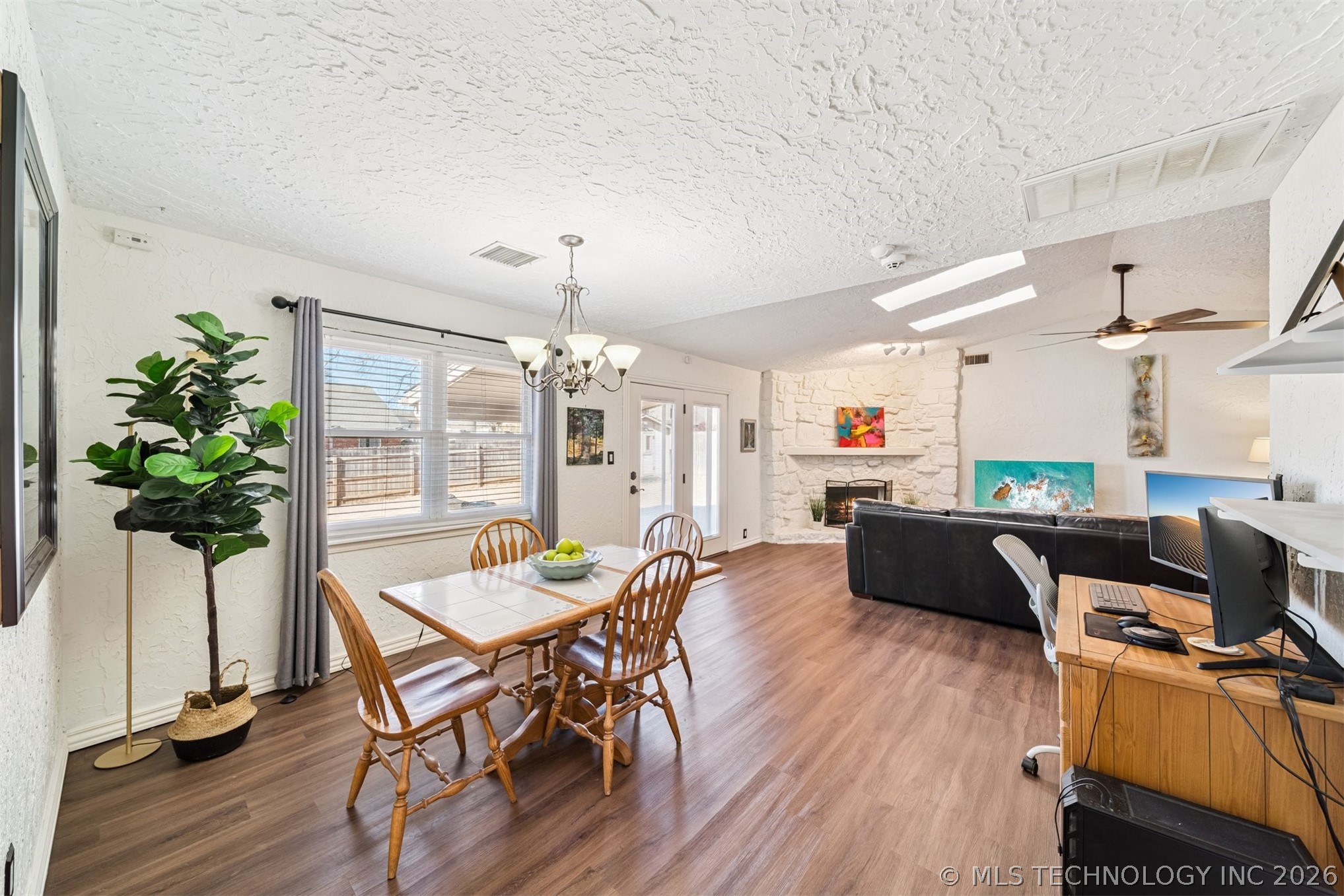 9416 S 69th East Avenue Property Photo 8