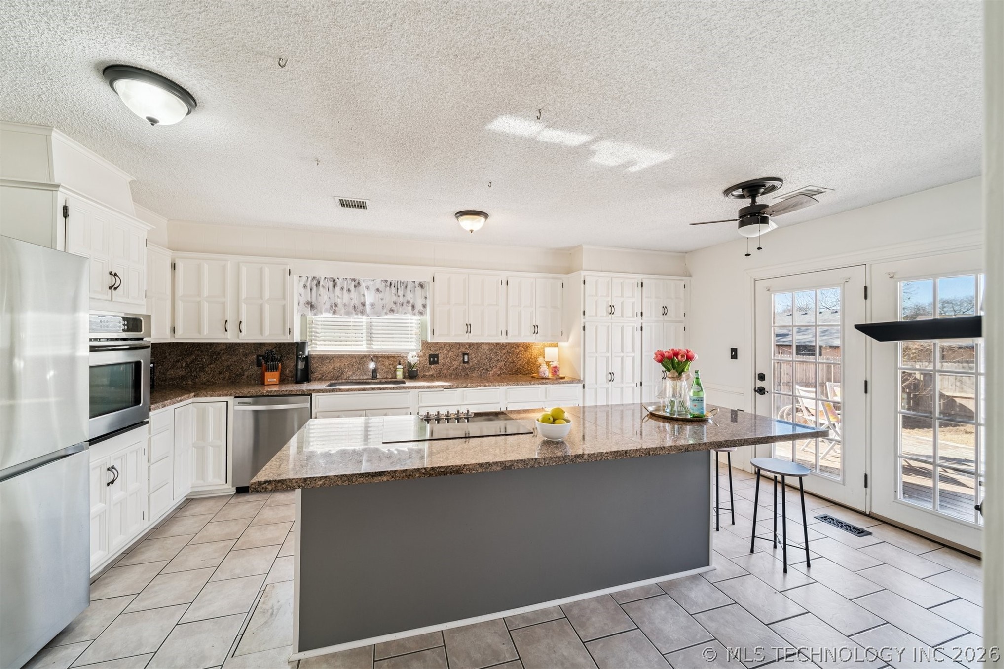 9416 S 69th East Avenue Property Photo 15