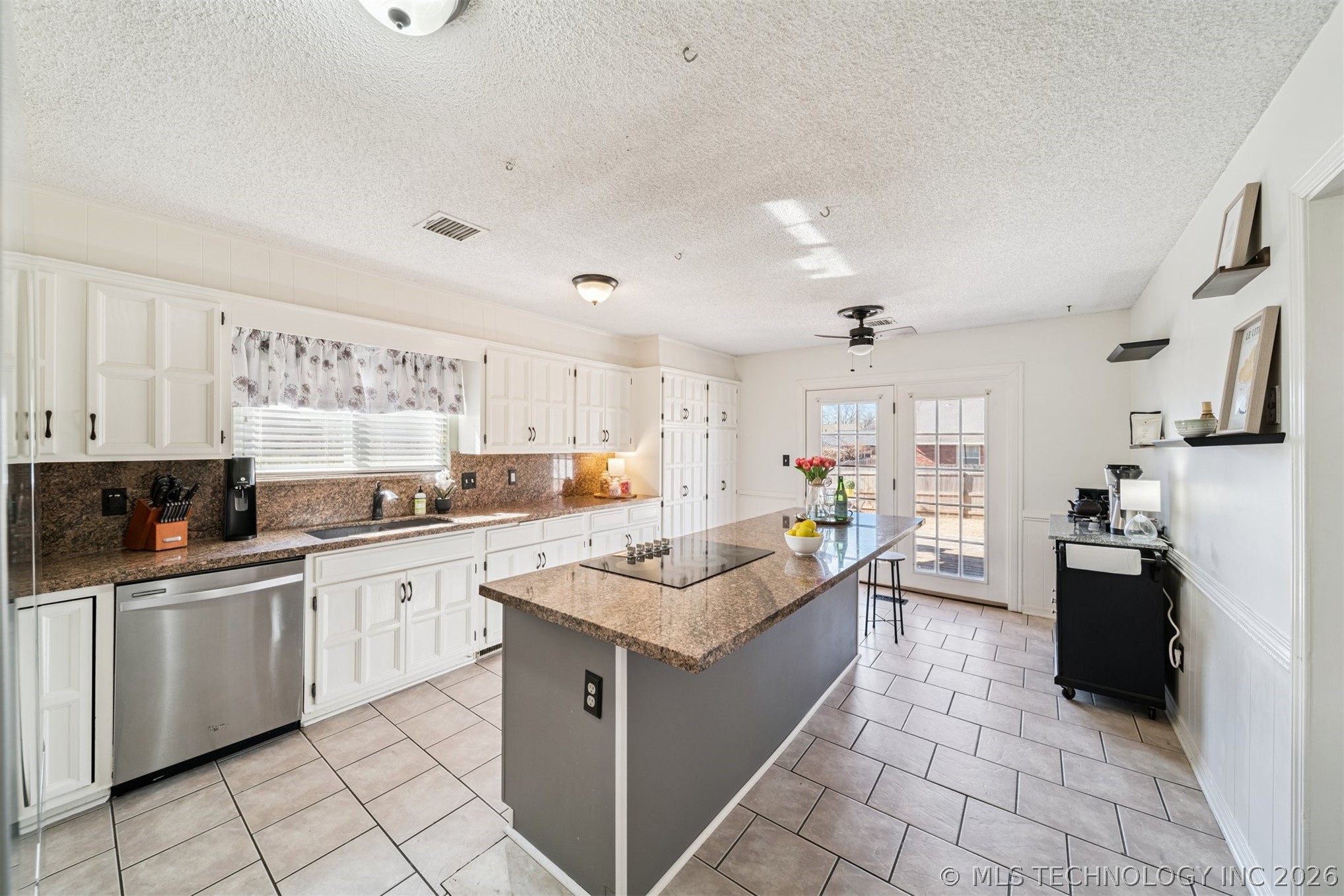 9416 S 69th East Avenue Property Photo 16