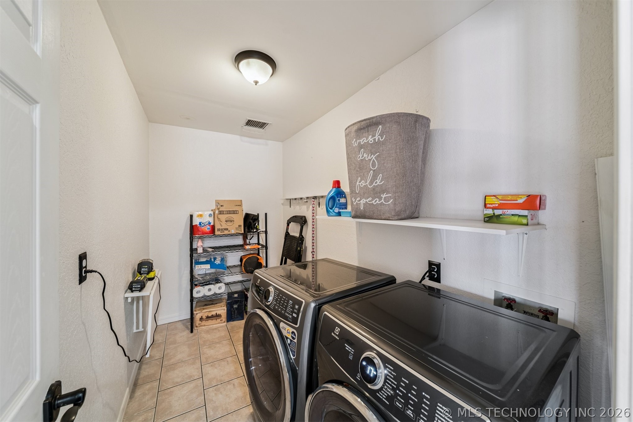 9416 S 69th East Avenue Property Photo 20