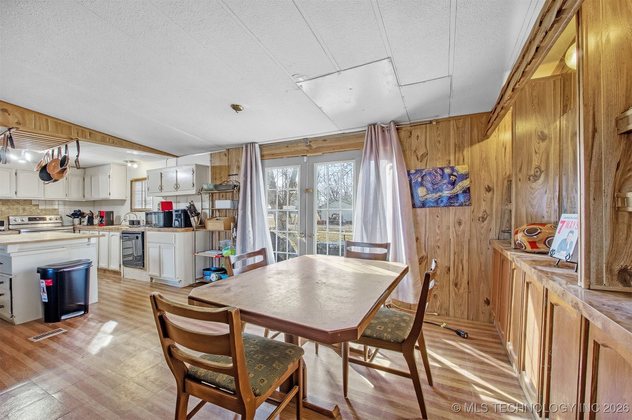 742 S Maple Street Property Photo 4