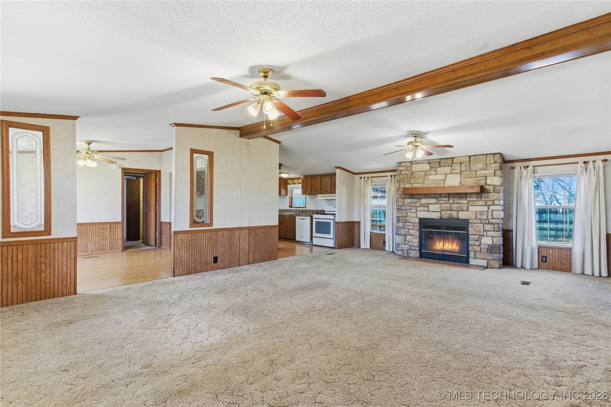 108 E Redbud Lane Property Photo 3