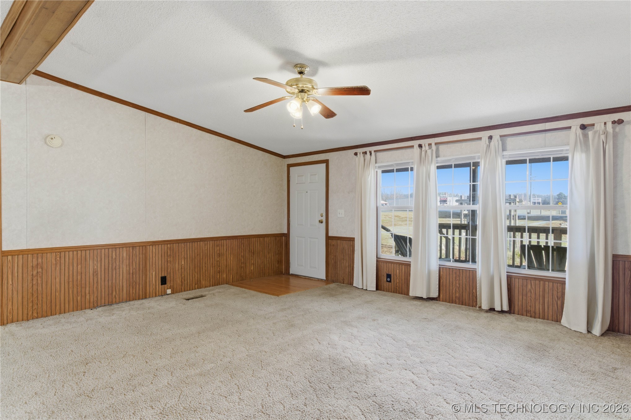 108 E Redbud Lane Property Photo 6