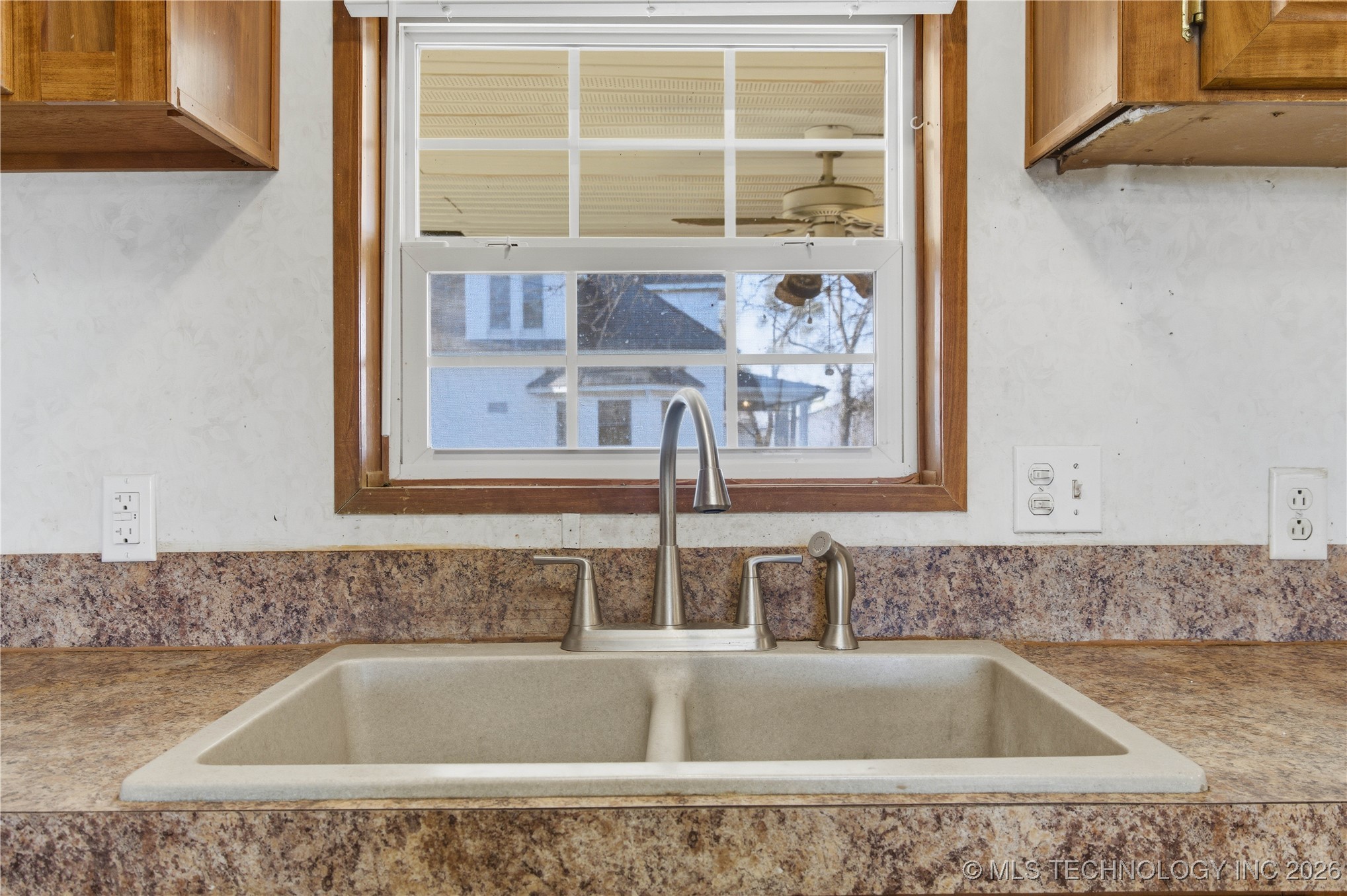 108 E Redbud Lane Property Photo 8