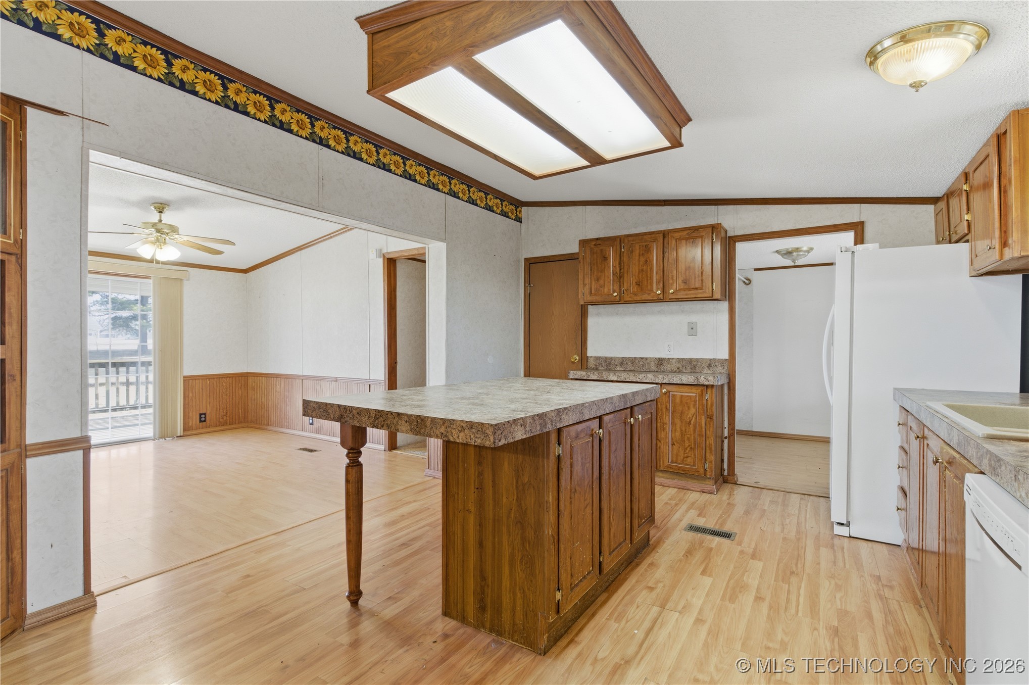 108 E Redbud Lane Property Photo 9