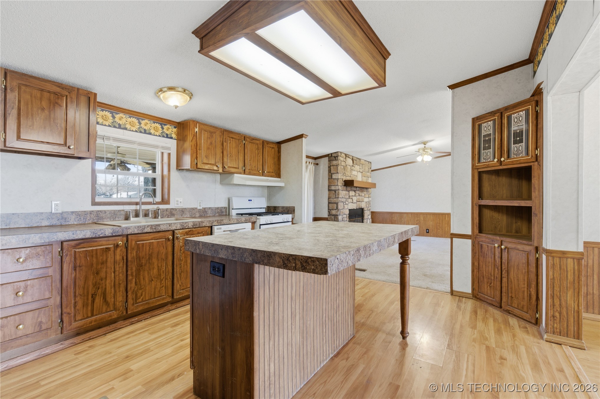 108 E Redbud Lane Property Photo 10