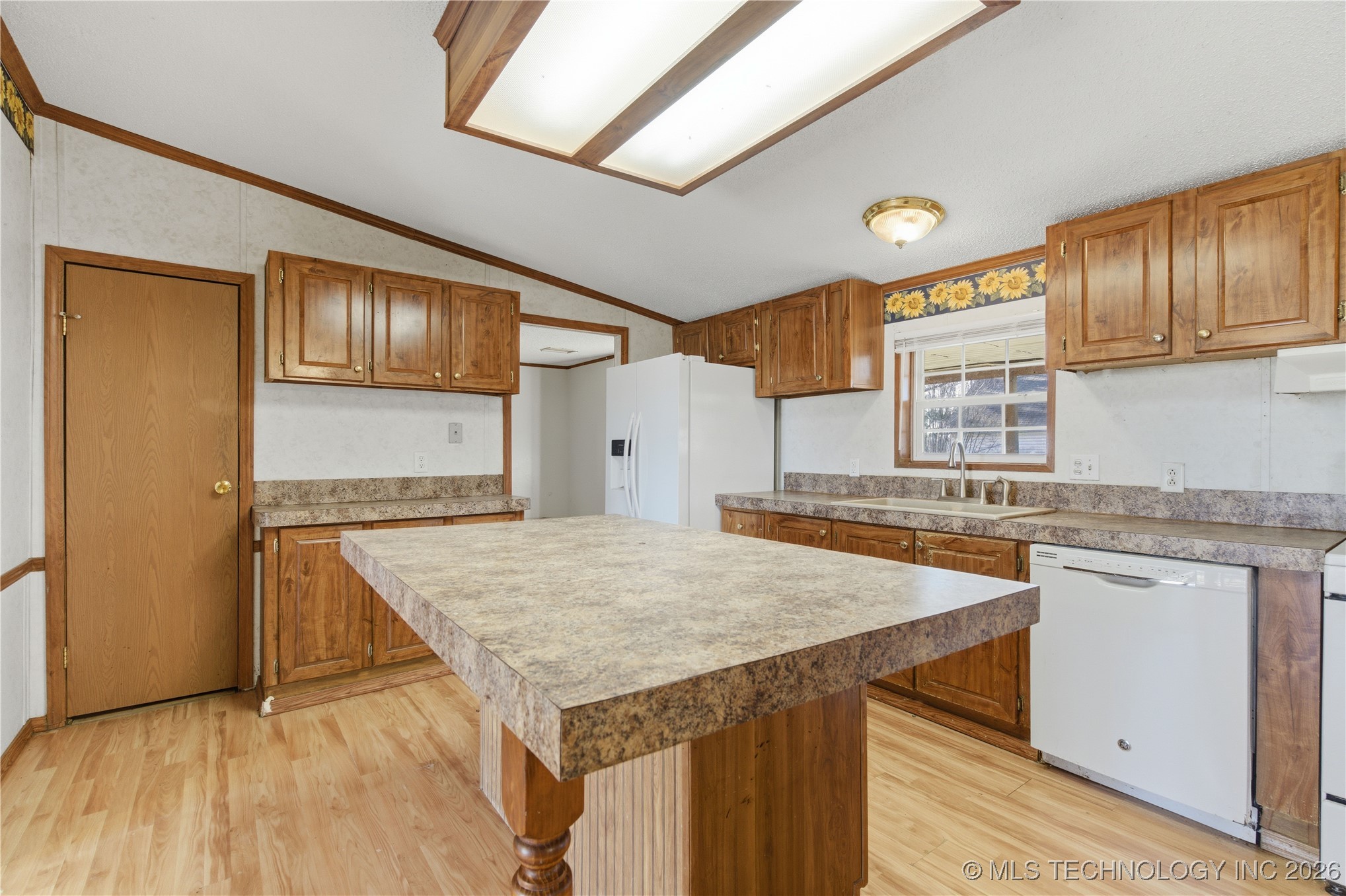 108 E Redbud Lane Property Photo 11