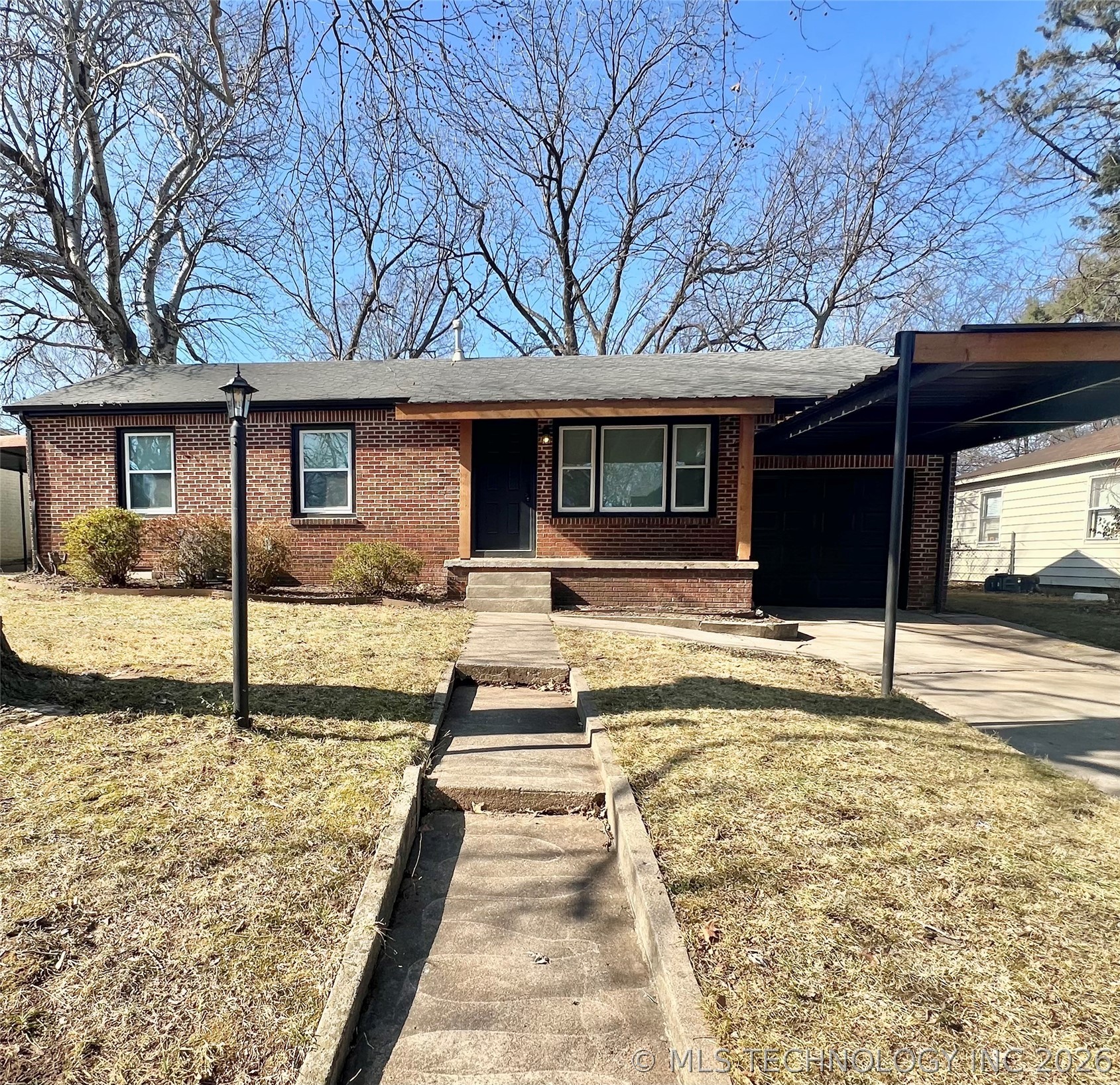 1622 S Ash Place Property Photo 1