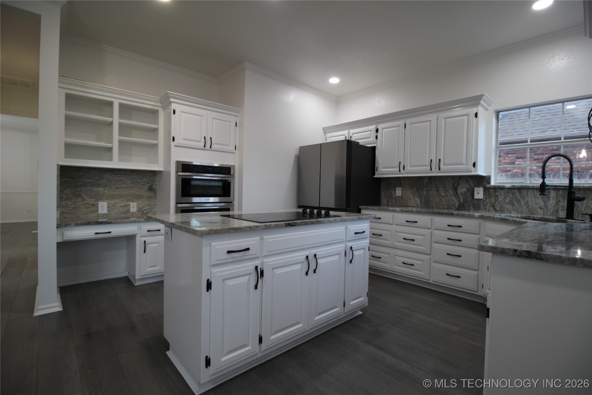 705 N Aster Avenue Property Photo 14