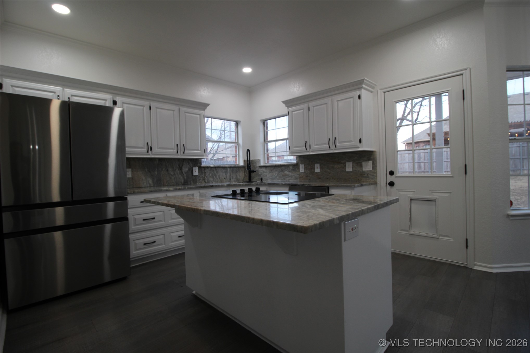 705 N Aster Avenue Property Photo 15