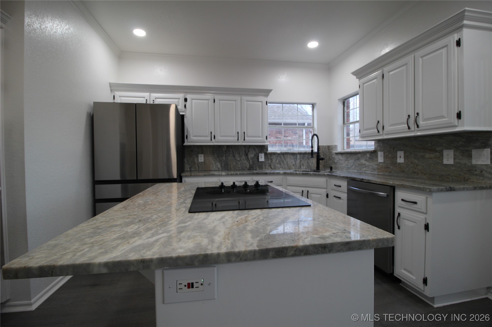 705 N Aster Avenue Property Photo 16