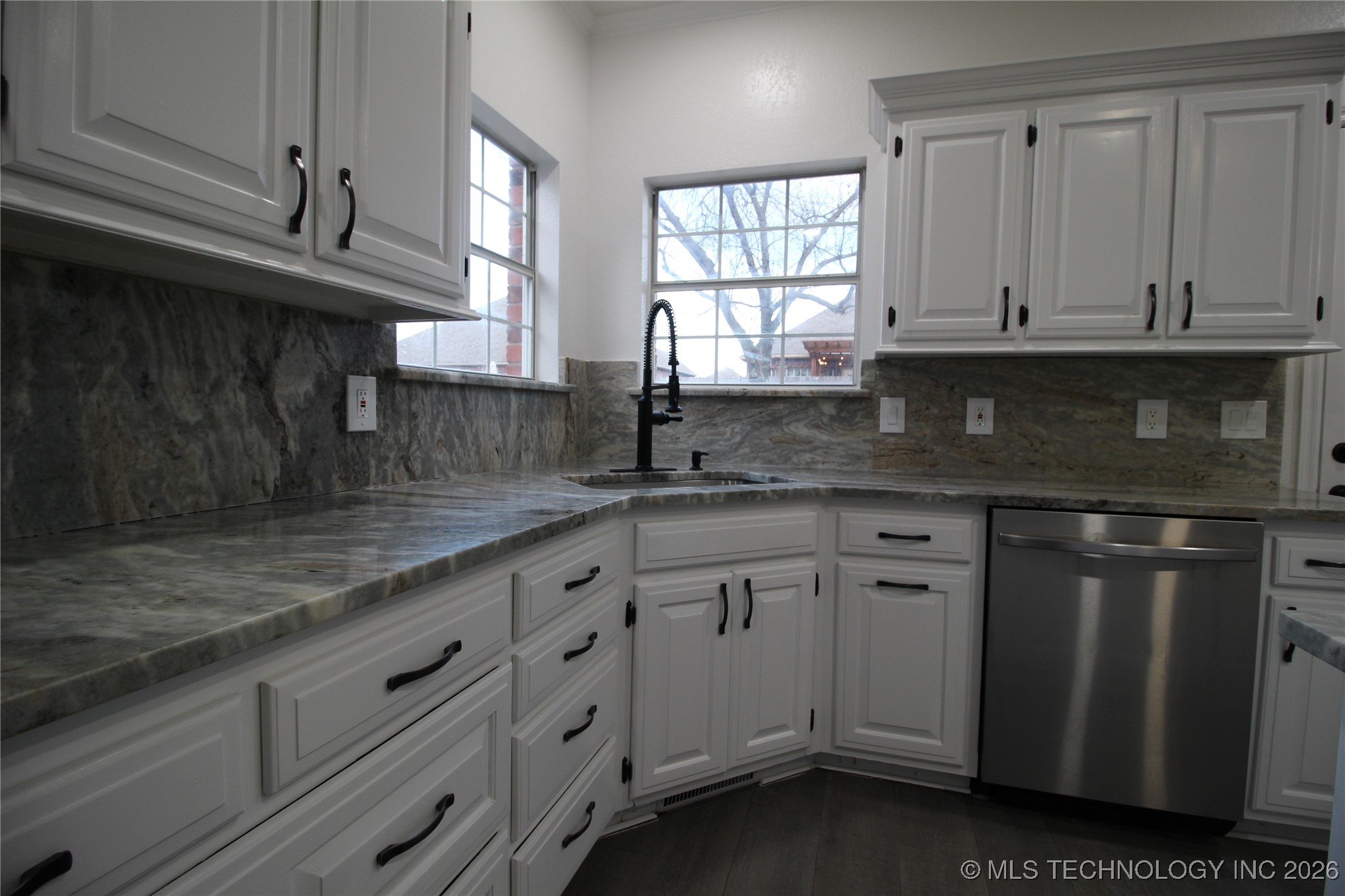 705 N Aster Avenue Property Photo 17