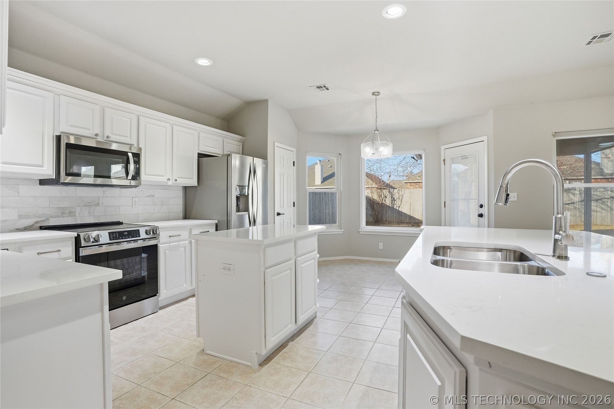 5024 S 197th East Avenue Property Photo 10