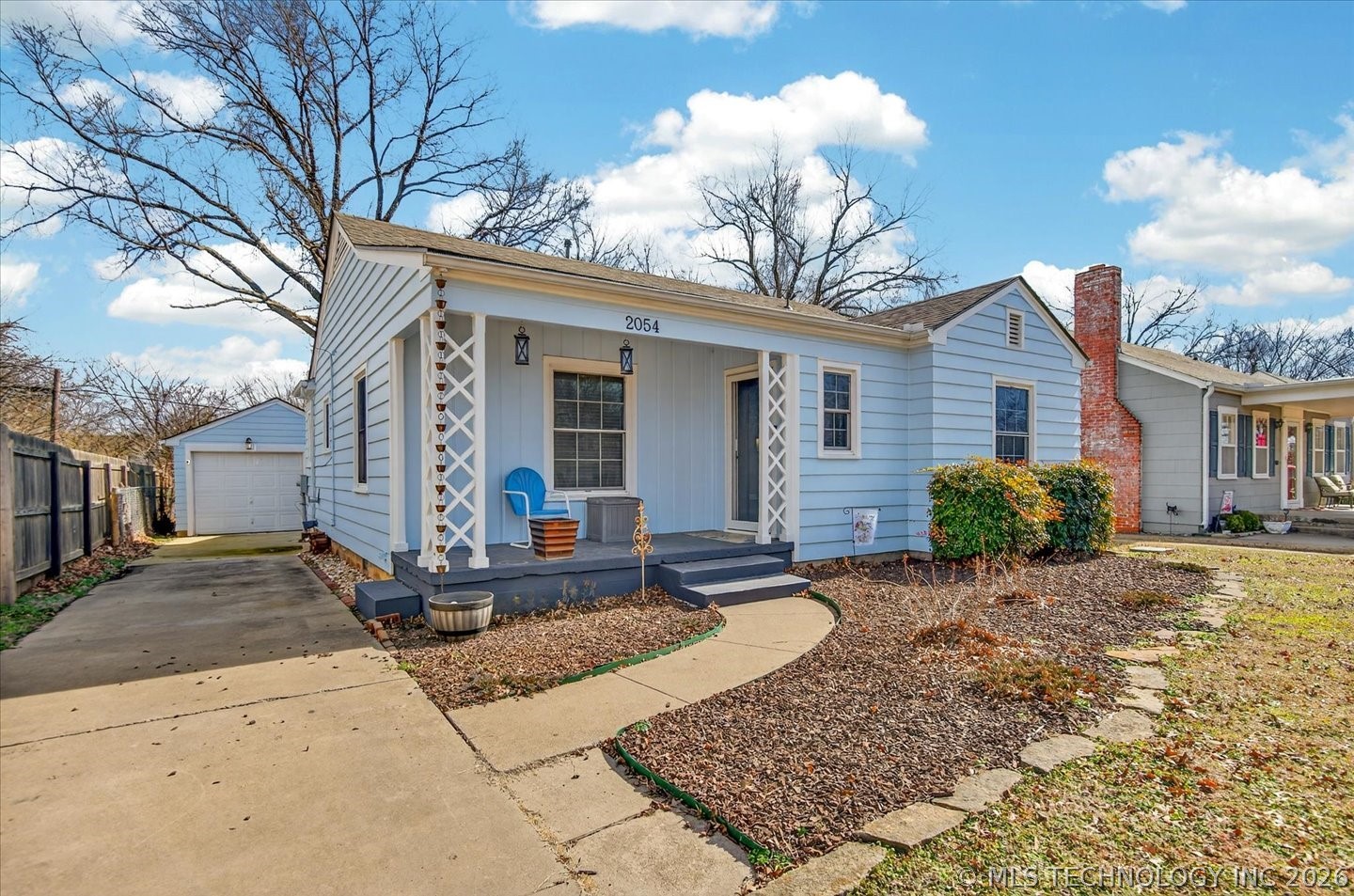 2054 Se Dewey Avenue Property Photo 2