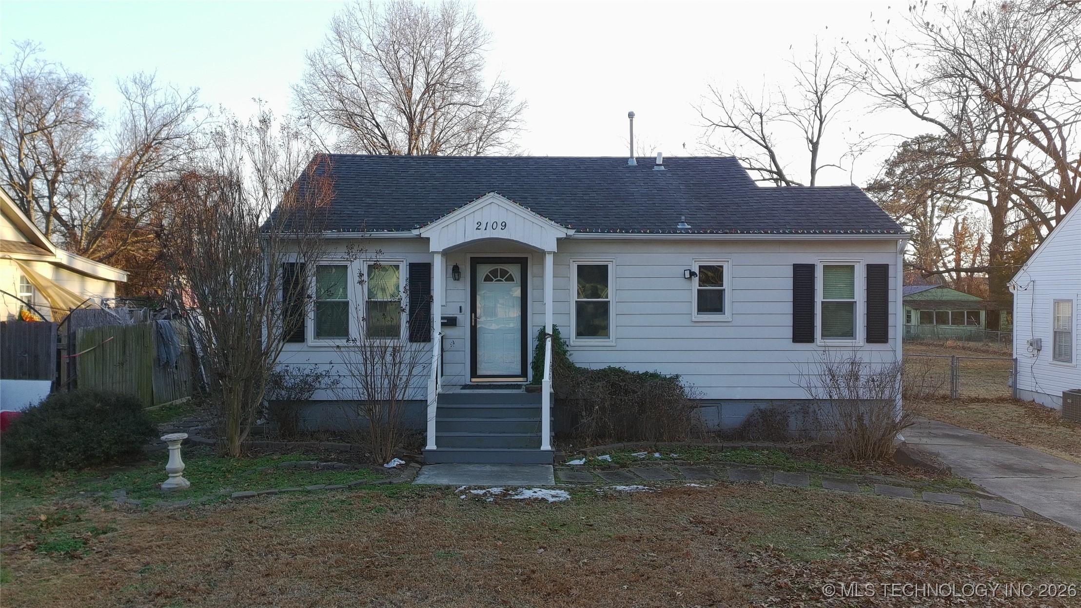 2109 Haskell Boulevard Property Photo 1